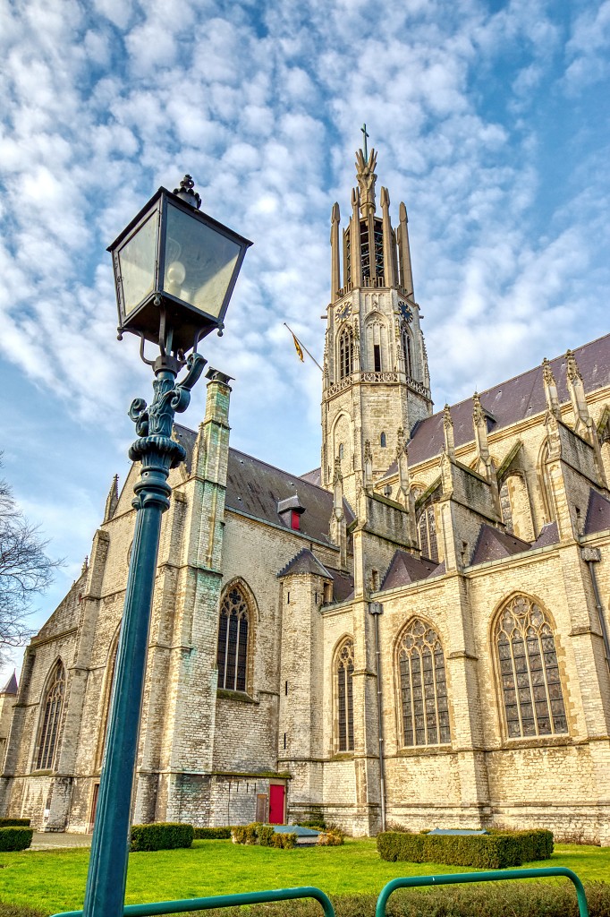 HDR Basiliek Sint Willibrordus rooms katholiek kerk hulst kerkfotografie religie religion bedevaart pelerinage kathedraal pelgrimage saint cathedrale cathedral basiliek basilique basilica